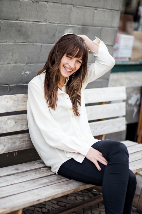 der-berliner-stil-weisse-bluse-mongrels-in-common-sandra-semburg